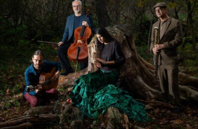 Pajarita De Papel by Sonetos del Amor Oscuro out now!